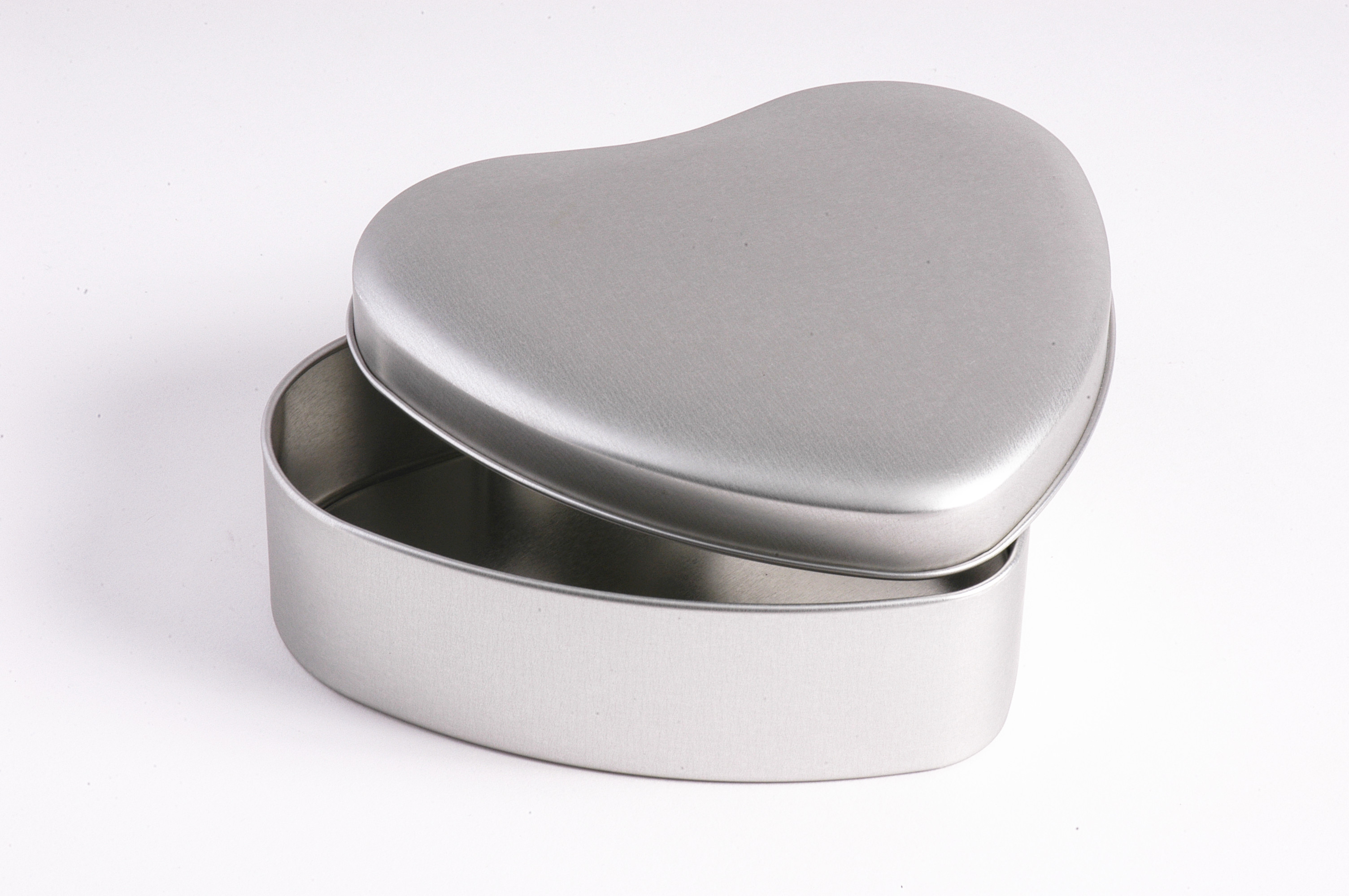 Metal Heart Shaped Tin Box Container For Candle And Chocolate And Cream pack