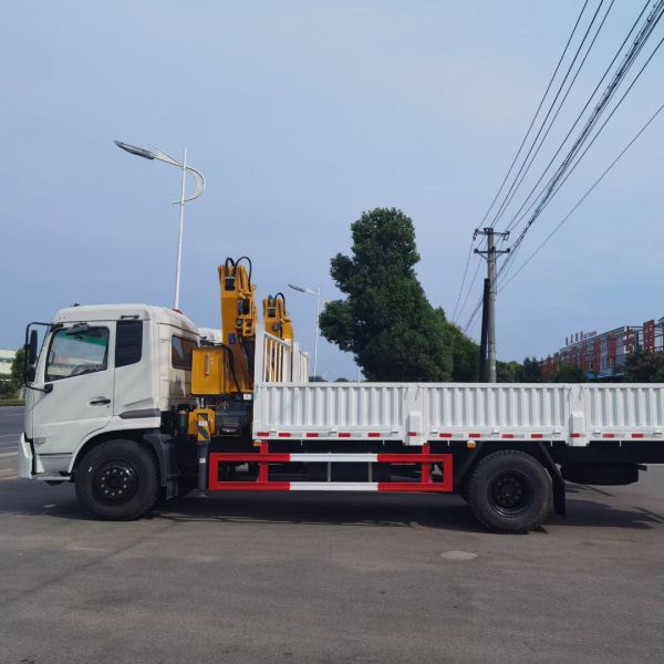 4*2 Dongfeng 8 Ton Truck Crane Knuckle Crane Truck For Construction Work