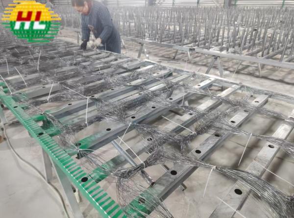 High Tensile Wire Diameter 0.8mm Inconspicuous Wire Network MZP Putanka Tank Barrier Metal Mesh