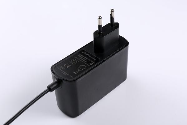 15 Minute AA AAA 2 Bay 18650 Battery Charger D Cell 36W Black Color