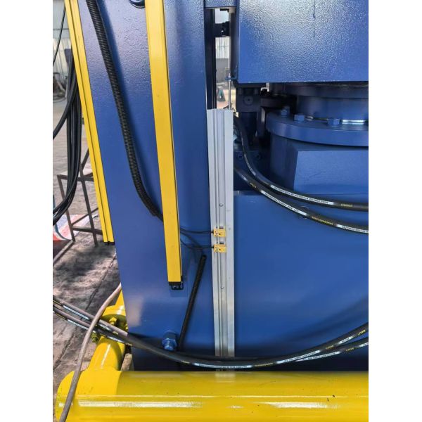 Customized High End 1500*1500mm Hot Plate Hydraulic Vulcanizing Press Pressure Of 800 Ton