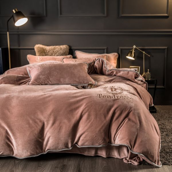 Home Grade Grade A Customized Solid Milk Velvet Embroidery Bonded Four Piece Set