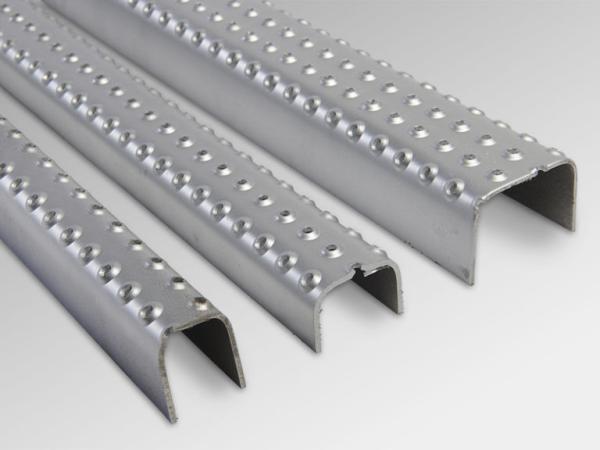Échelles d'échelle en aluminium galvanisées antidérapantes épaisseur 2,5 mm