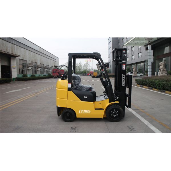 4500mm Triplex Mast Container Lifting Forklift , 2 Ton Propane Gas Forklift