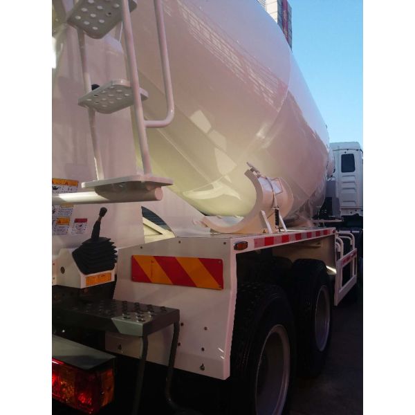 Low Noise 12m3 Concrete Construction Equipment 371hp 8*4 / Cement Mixer Truck