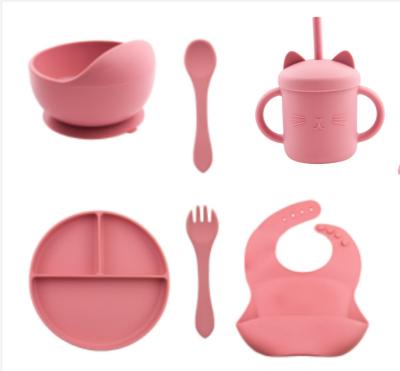 Conjunto de jantar de silicone de cor PANTONE personalizado 5 Pcs Conjunto de sucção de silicone de desmame de qualidade alimentar Material OEM ODM