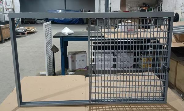 Silver Color Grid Structure Custom Display Rack Wire Grid Door Kit Erosion Resistant