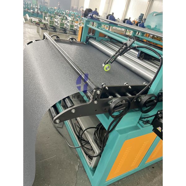 Leveling Cutting Shearing Machine With 15 Rows Top 16 Rows Bottom Rolls 7.5kW Servo Motor And PLC Control System
