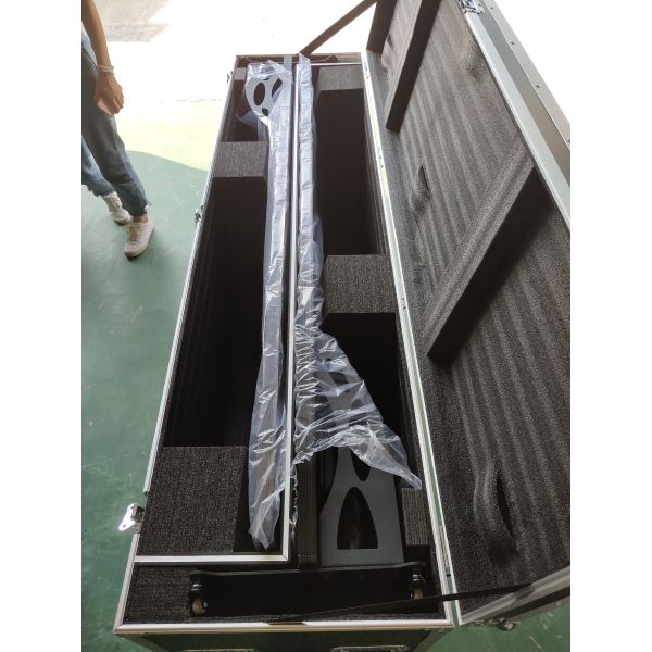 P2.5 SMD2121 Indoor LED Poster Video Display Screen Form Changeable With Wheels / Pedestal