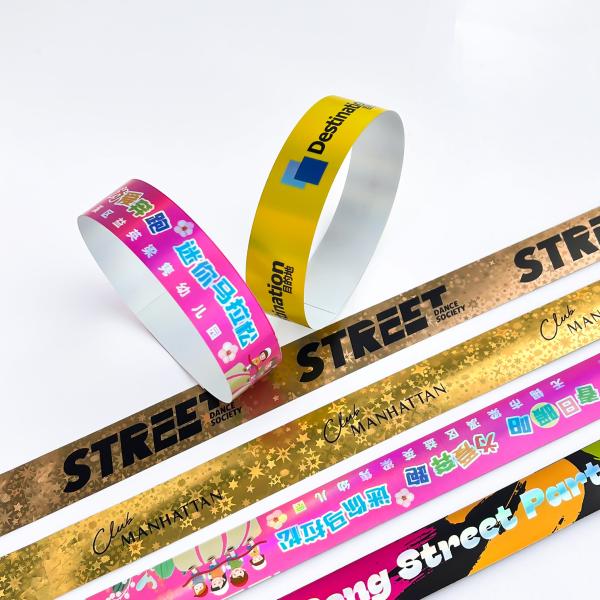 Des bracelets personnalisés holographiques avec le logo imprimé