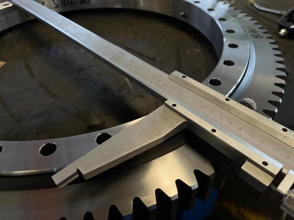 Crossed Cylindrical Roller Tower Crane Slewing Ring Bearing Swing Gear