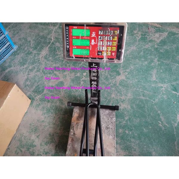 Организуйте свои велосипеды Профессиональный черный вертикальный подъемник для подъездов для внутреннего хранения