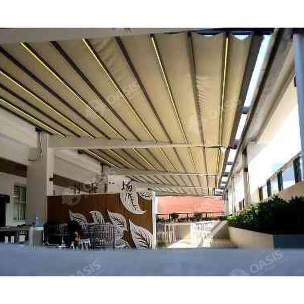 Pergola en tissu rétractable à ouverture motorisée facilement assemblée pour les résidences commerciales