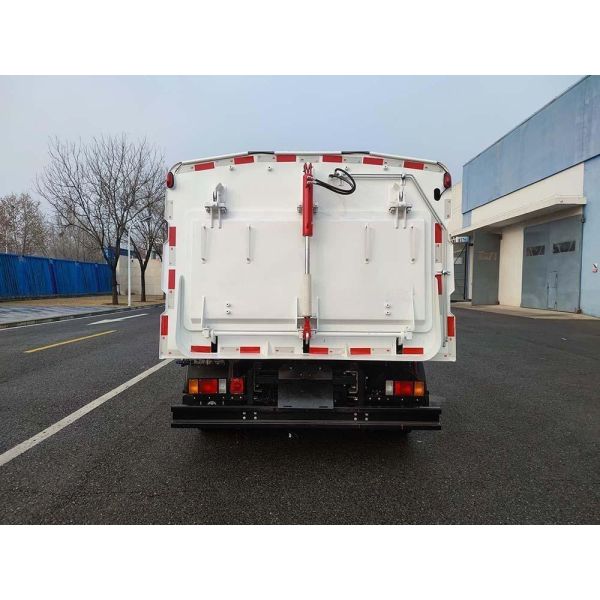 Customizable 10.5ton Road Sweeper Truck With Safety Protection ZBJ5110TSLQLE6
