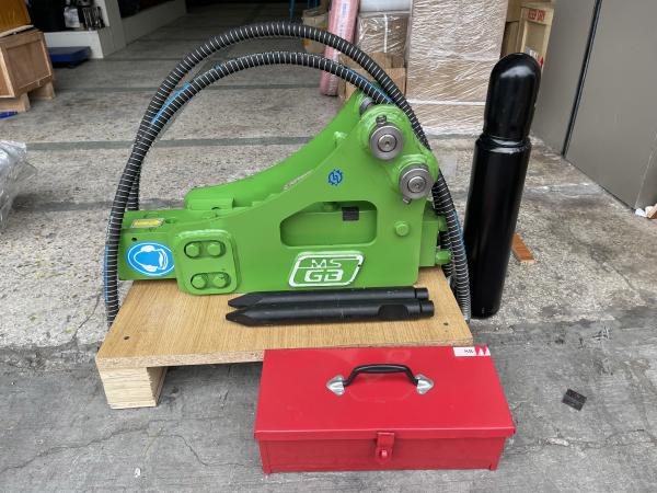 SB81 SB70 SB43 SB50 SB60 SB10 Excavator Parts Accessory Attachment Side Type Hydraulic Breaker Hammer