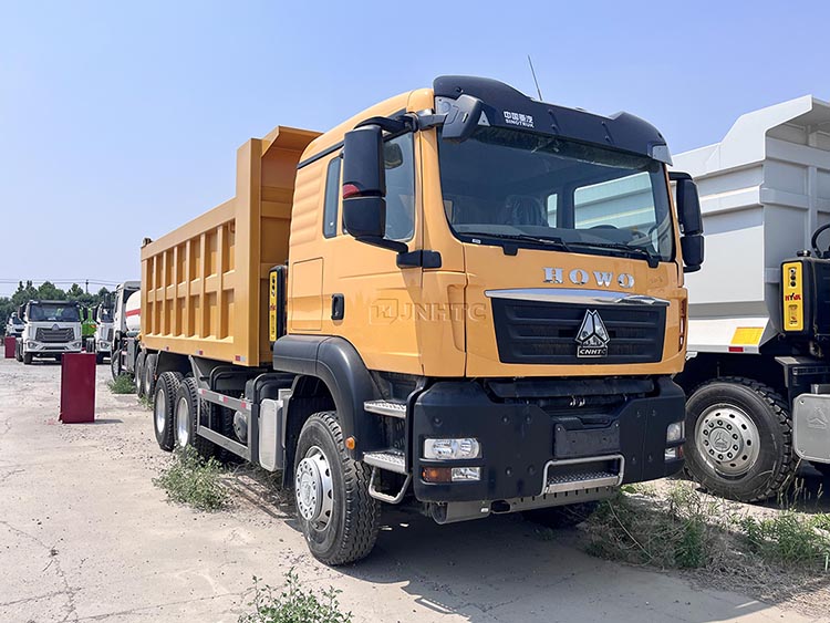 Лучшее введение в HOWO TX Tipper Truck HOWO TX Tipper Truck представляет собой 6X4 10 колес 320-420 л.с.