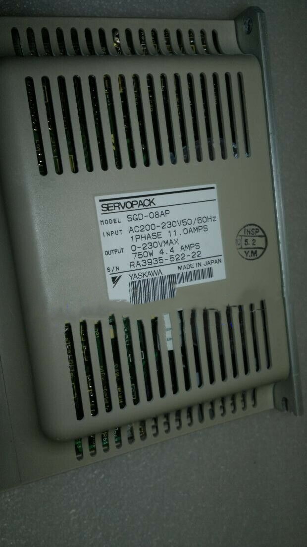 УСИЛИТЕЛЬ 200-230V 11/4.4A 50/60HZ СЕРВОПРИВОДА AC Yaskawa SGD-08AP НОВЫЙ