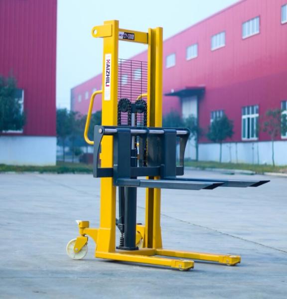 Cargo Lifting Mini Hand Forklift 3 Ton Robust Steel Constructure Smooth Performance