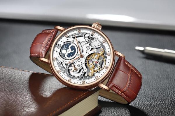 Auto Date  Leather Wrist Watch Hardness Mineral Glass 30M Daily Waterproof