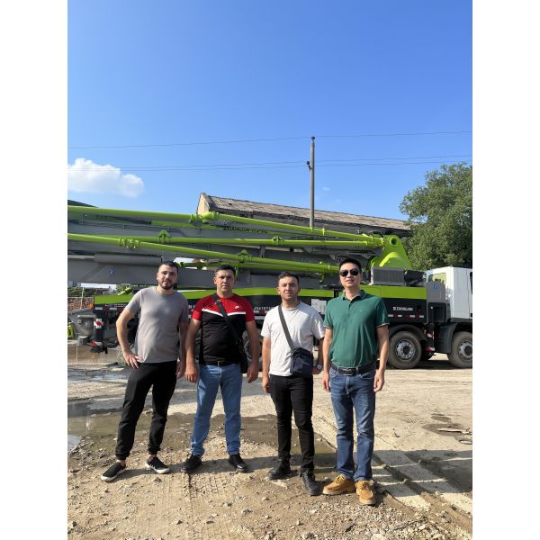 Professional Used 36 Meter Concrete Pump For Large Concrete Construction