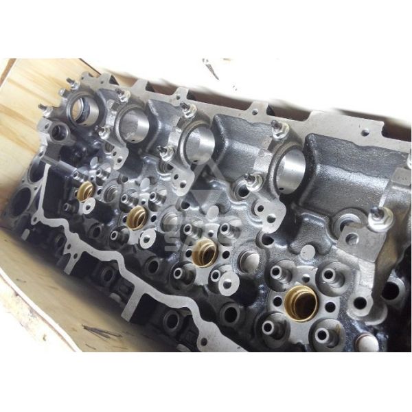 Four Cylinders Diesel Engine Cylinder Head  ISUZU 4BG1 Hitachi Excavator Parts