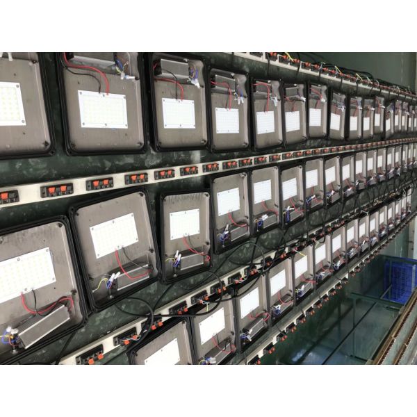 100W Waterproof LED Flood Lights Slim White AC220V 4500K 120 Degree IP65