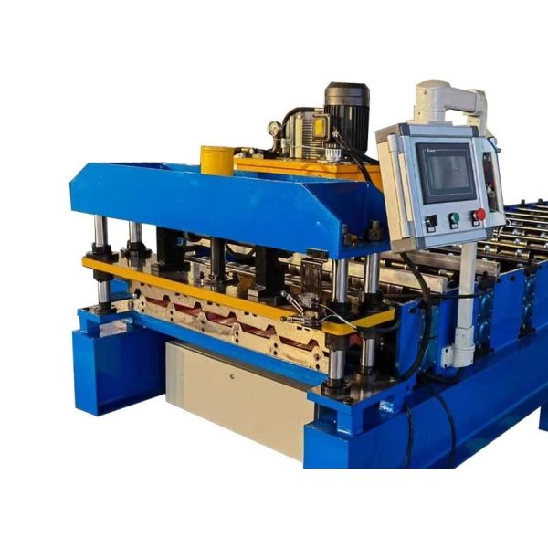 体育館屋根及び壁の広がるパネルは転がり機械ラインを形作る
