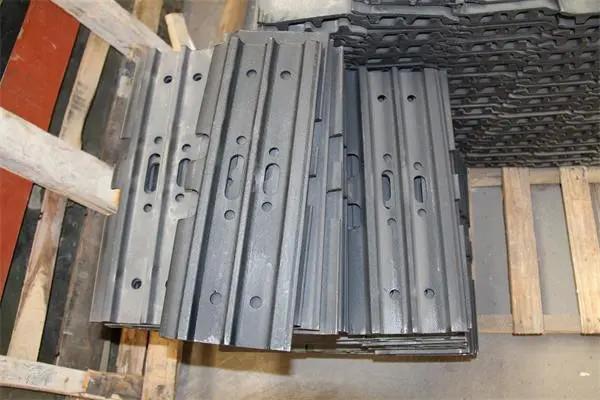 ISO Excavator Track Shoes For Doosan  ATV PC100 PC200 PC300 PC400