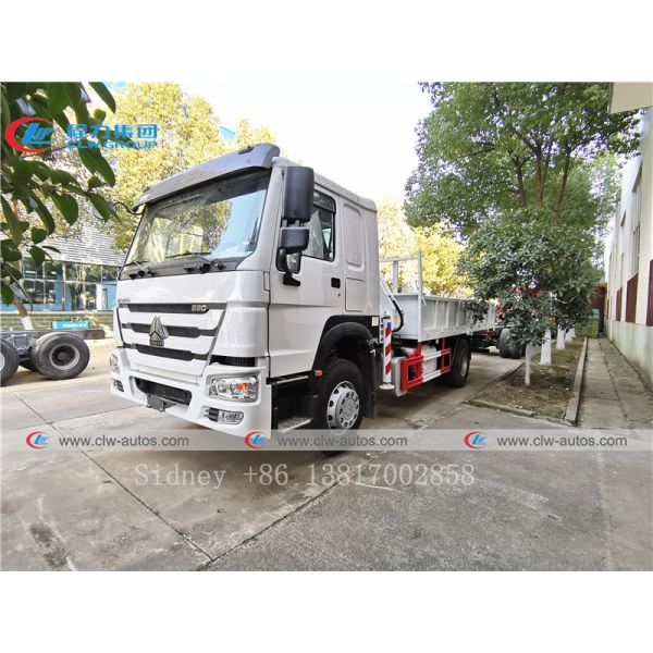 Тележка заграждения складчатости Sinotruk HOWO 6x4 10T установила кран