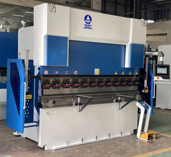 Hydraulic CNC Press Brake 300T3200 30-180 Degrees Bending Angle 3750x2200x3100mm Delem DA53T