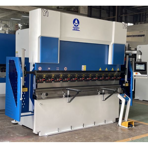 2500mm Hydraulic Press Brakes Folding Bending 110T CNC Controller DA53T