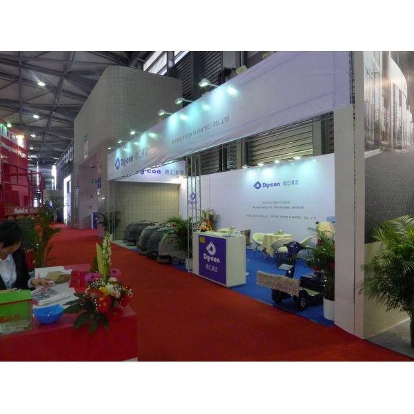 Автоматической коммерчески нажим машины уборщика скруббера пола эксплуатируемый батареей ручной