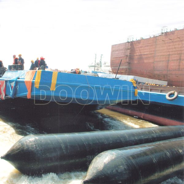 Coussins gonflables de lancement de navires haute pression noirs avec couches de caoutchouc/corde de pneu synthétique