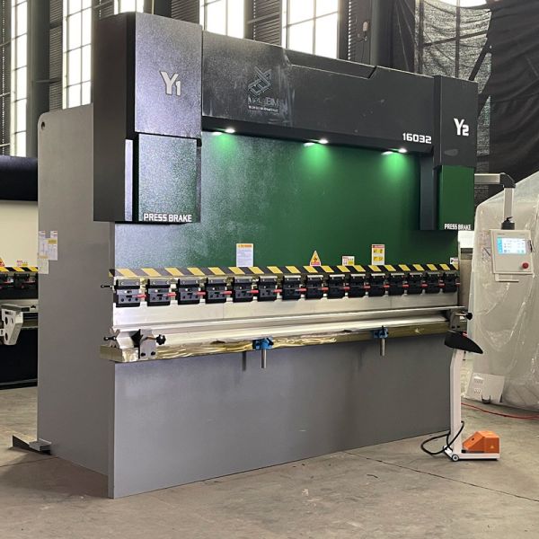 NC WC67Y-125T3200 Torsion Bar Press Brake 7.5KW Motor TP10S CE For Sheet Metal High Strength Steel