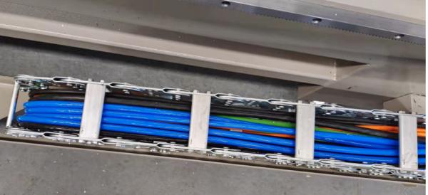 A lâmina de serra vendo automática da máquina do perfil de alumínio é diâmetro de 500mm que corta 45 e 90 graus