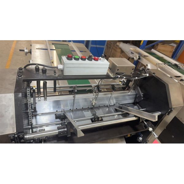 700 PCS/Hour Automatic Calender Metal Rim Rimming Binding Closing Machine Equipment For Calender