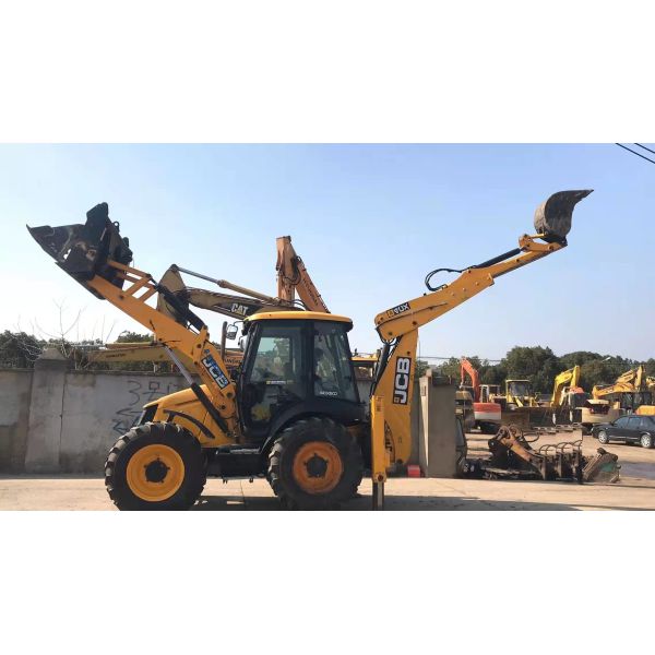 Affordable JCB 4CX Backhoe Loader from Japan with Good Bucket Capacity