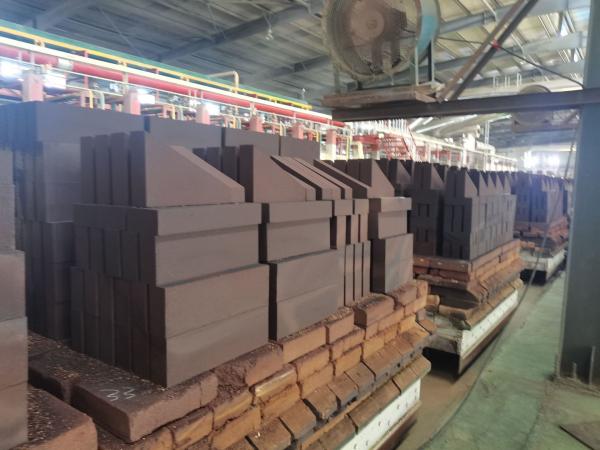 12% CrO Content Magnesia Chrome Bricks for RH Refining Kiln 2023 Distributor