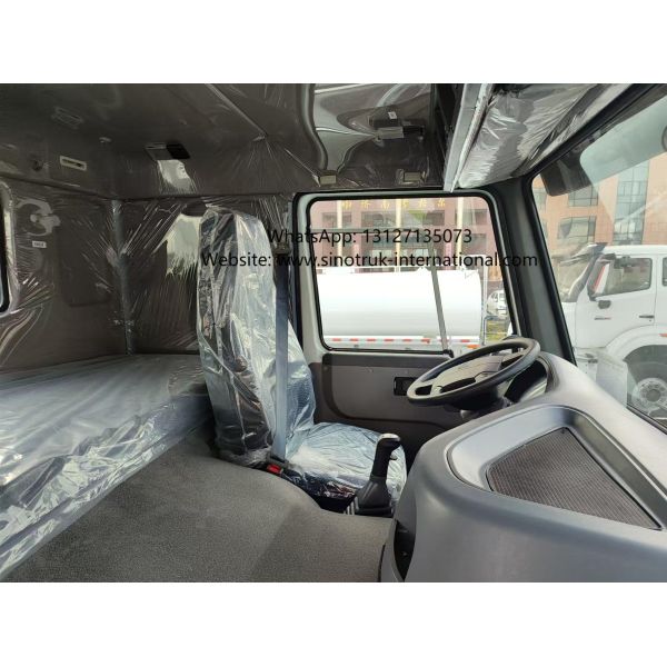 Howo Full Drive Cargo Box Truck 400 HP 4 Axle