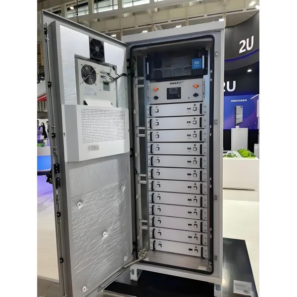 Armoire de stockage d'énergie PV refroidie par air 100kW 215kWh 220kWh IP54
