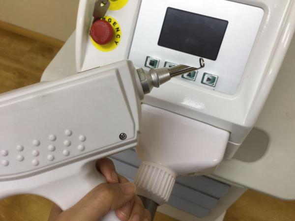 Q Switched Nd Yag Laser Pigmentation Removal Machine , Mini Tattoo Removal Laser Machine