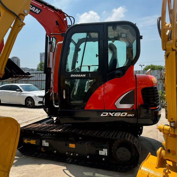 Demolition Mini Used Doosan Excavator Heavy Duty Equipment DX60-9C 6 Ton