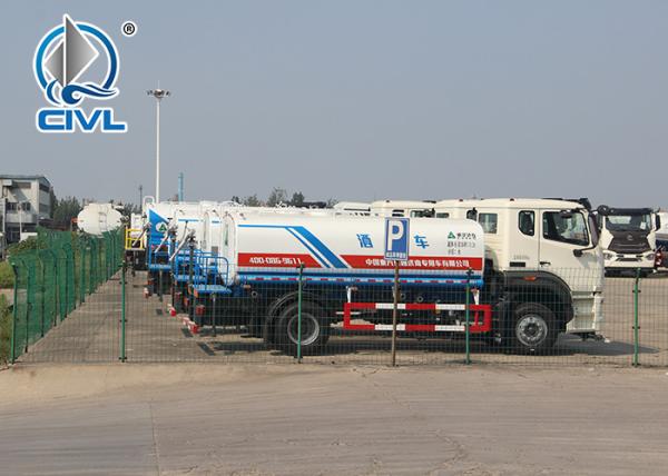Sinotruck  4CBM Water Tank Truck Sprinkler Truck 95HP Engine Injection Range 45M