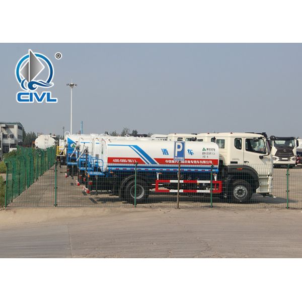 Sinotruck  4CBM Water Tank Truck Sprinkler Truck 95HP Engine Injection Range 45M