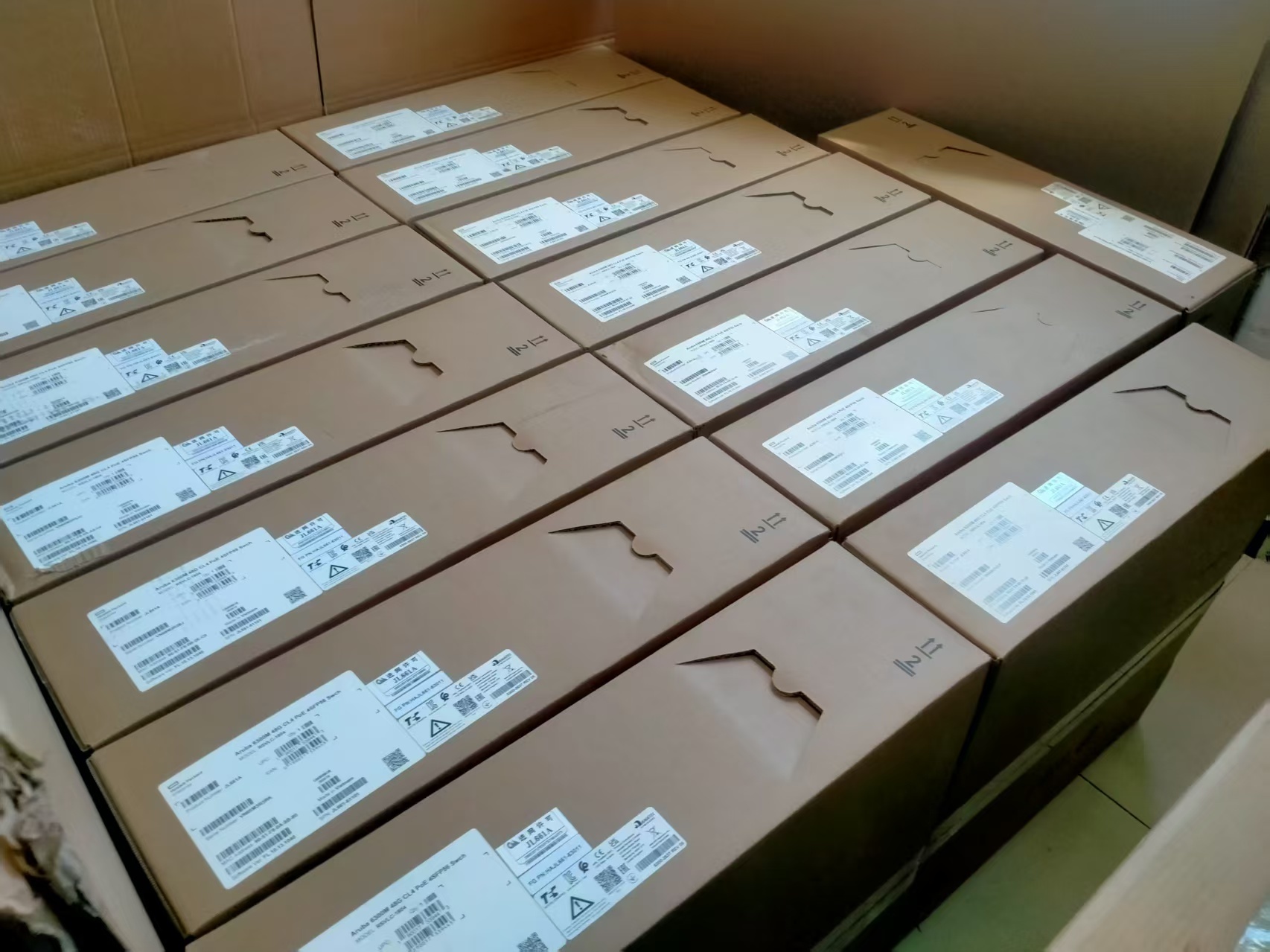 JL666A HPE Aruba Networking CX 6100 24G Class4 PoE 4SFP+ 370W Switch