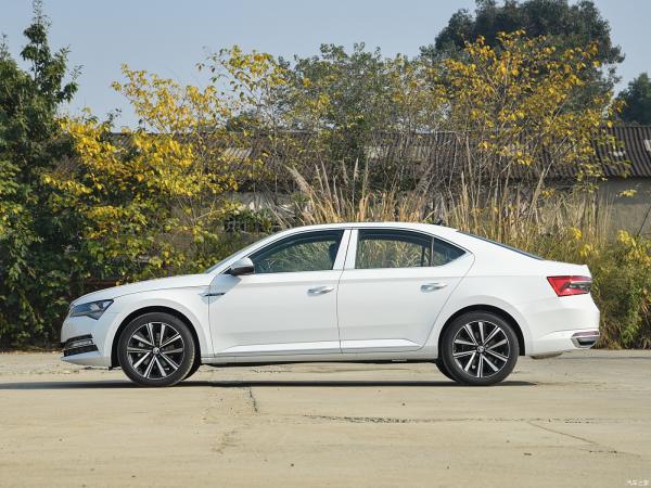 Electric Driver's Seat Adjustment 2024 Skoda Superb TSI 280 AWD SUV for Volkswagen