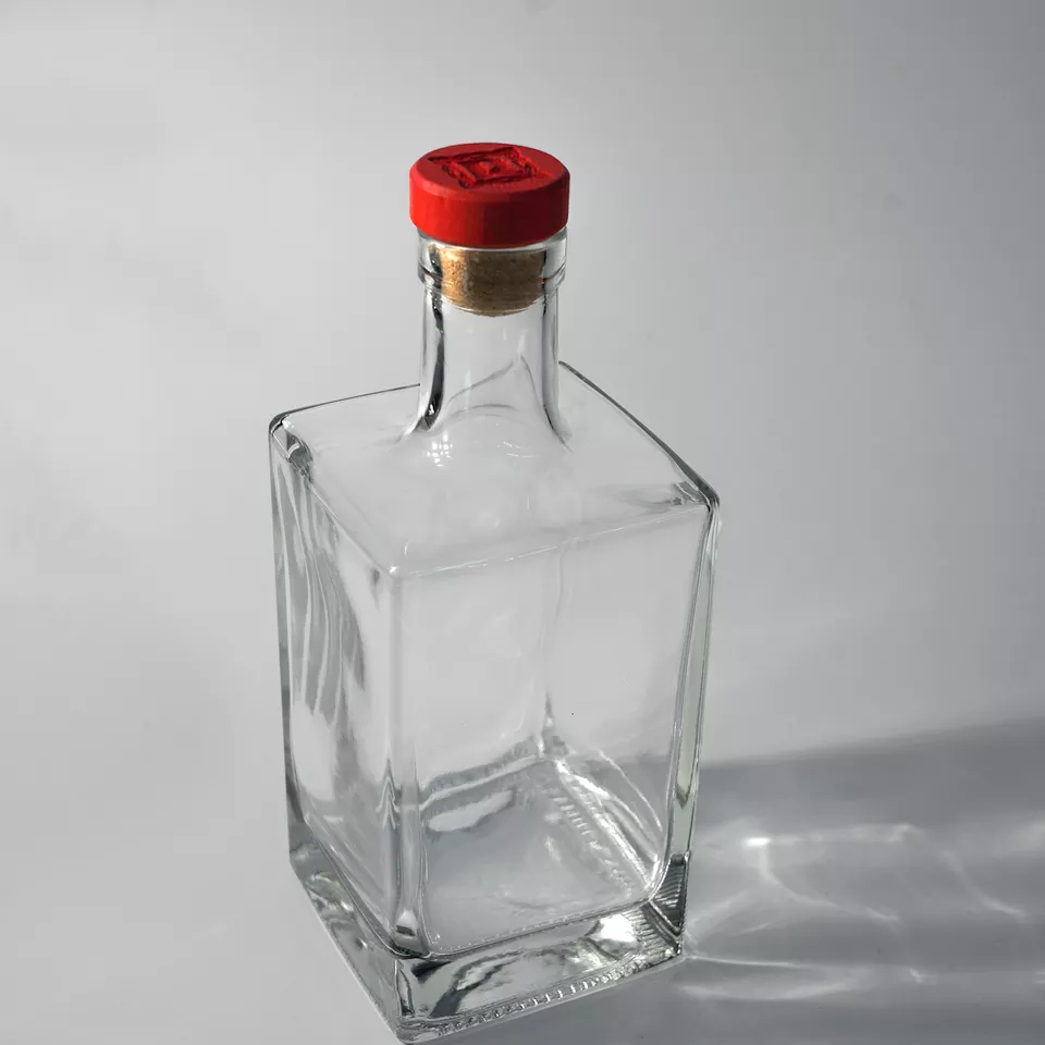 Transparent Glass Whisky Bottle 700ml Capacity for Customized Bar and Personalized
