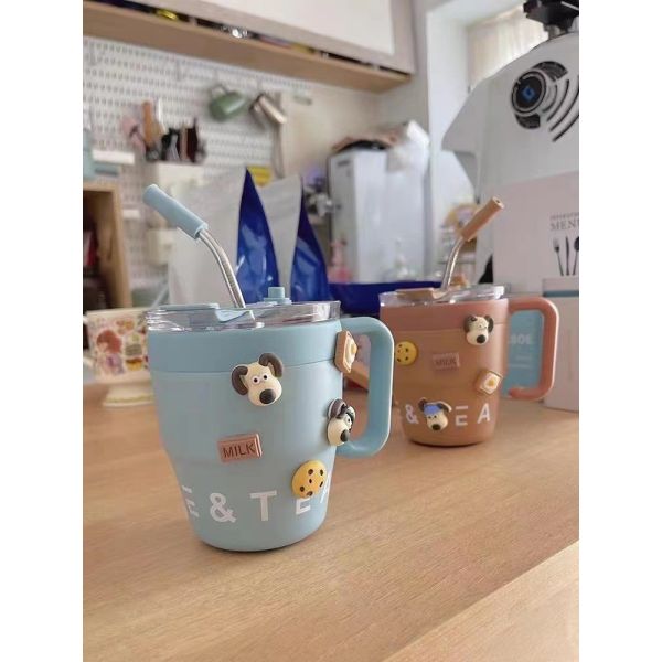 Taza de viaje aislada 1pcs 480ml Taza de café de acero inoxidable con tapa de paja Taza térmica para bebidas calientes y frías Agua té Leche de oficina Botella portátil al aire libre