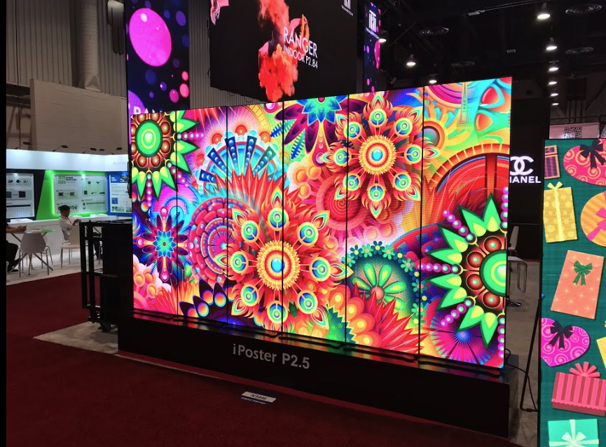 Indoor P2.5mm Poster LED Screen Display 2.1ft X 6.3ft 640mmx1920mm Wide Viewing Angle Max Power Consumption 400w/sqm