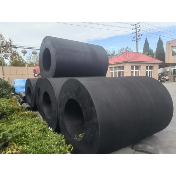 Corrosion Resistance Cylindrical Rubber Fenders Length 1000-5000mm Diameter 100-2000mm Ideal for in Harbors Offshore and Shipyards